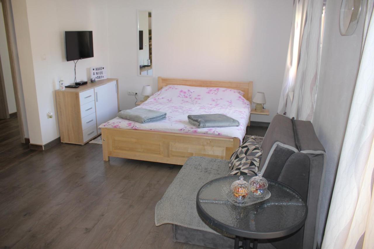 Studio Apartments Adian Korenica Extérieur photo