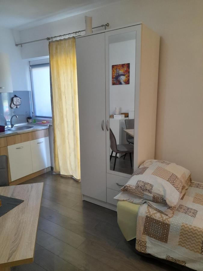 Studio Apartments Adian Korenica Extérieur photo